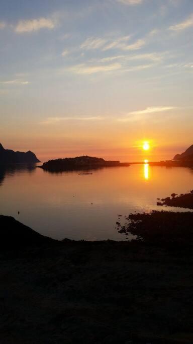 Senja, Husoy I Senja. Leilighet Med Utsikt Over Fjord Og Fjell Tofta Exterior foto